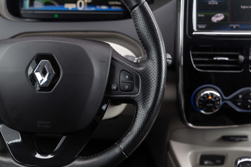 Renault Zoe 2015 фото 17