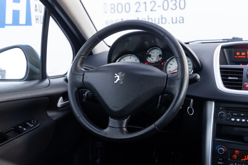 Peugeot 207 Urban Move 2011 photo 17