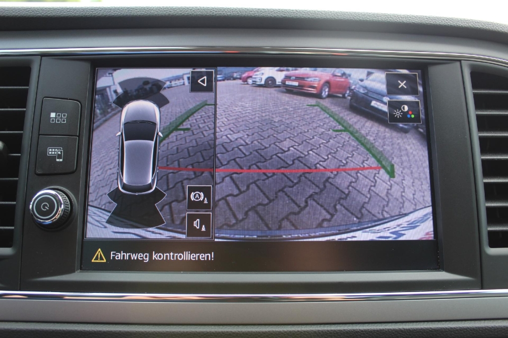 SEAT Leon 2019 photo 8