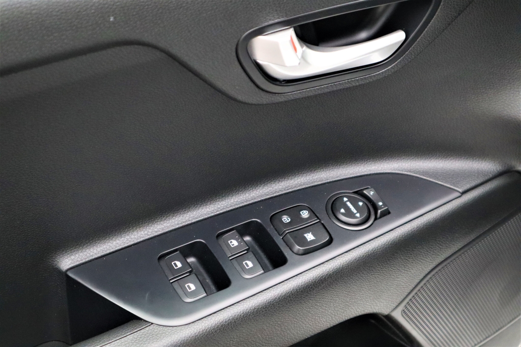 Kia Rio 2019 фото 15