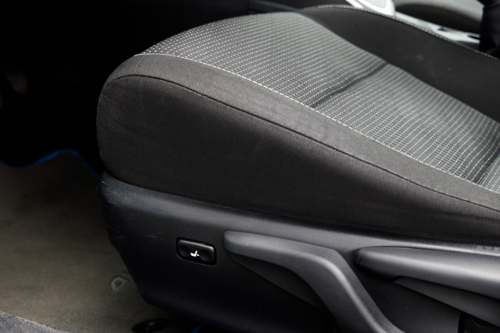 Toyota Auris Hybrid 2012 photo 21