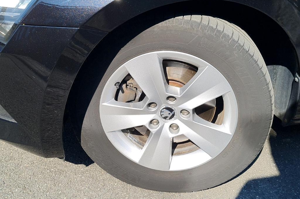 Skoda Superb Combi 2017 фото 12