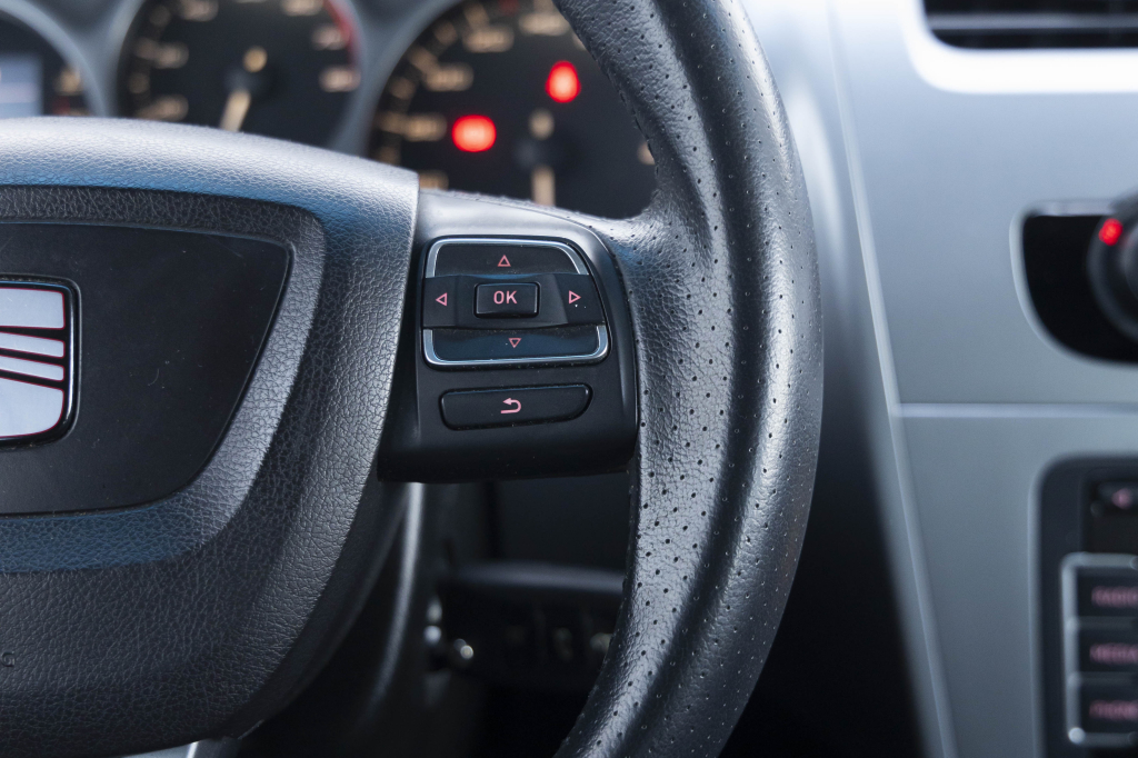 SEAT Leon 2011 фото 20