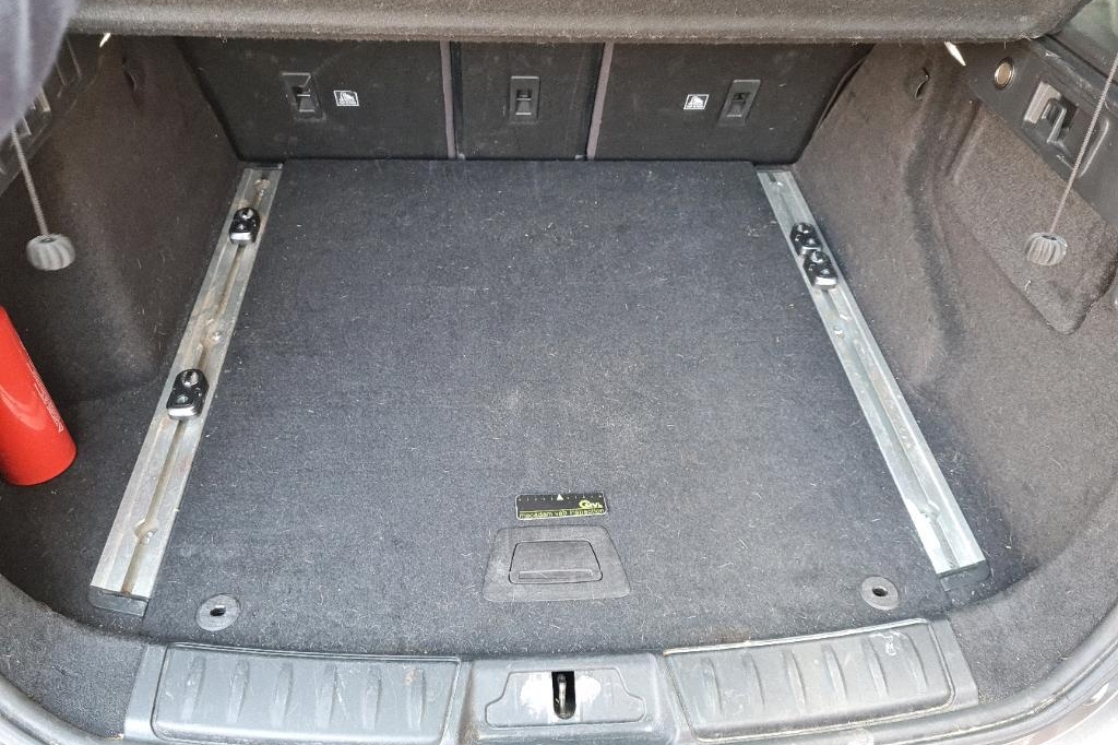 Jaguar F-Pace 2018 photo 40