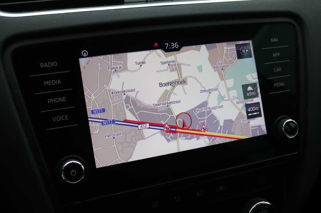 Skoda Octavia Combi 2018 фото 4