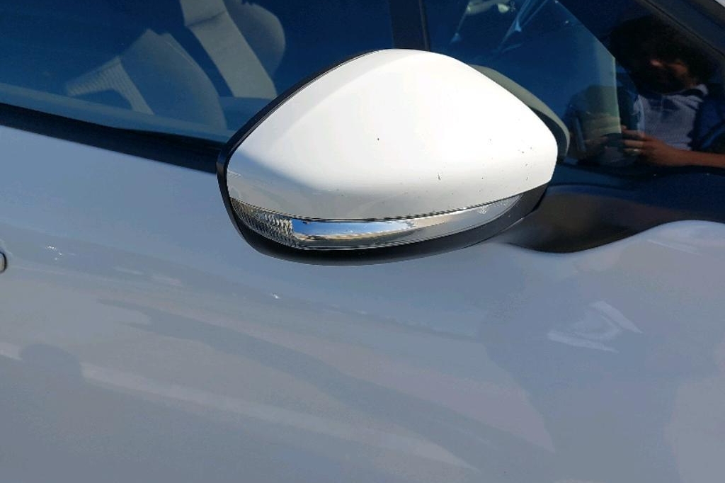 Peugeot 208 2017 фото 31