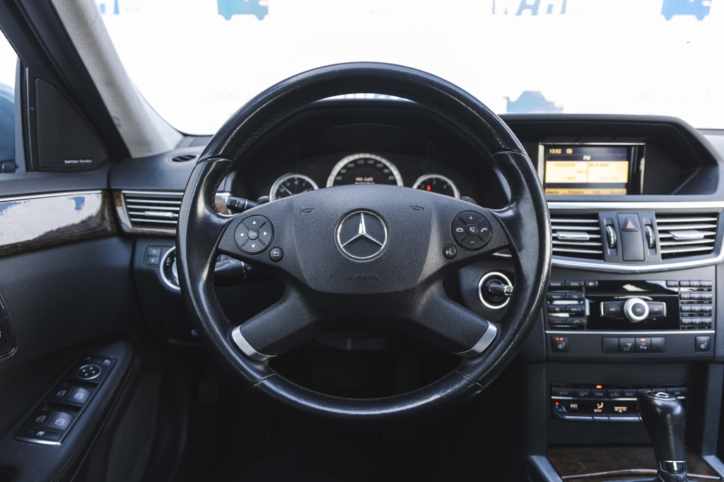 Mercedes-Benz E-Class 2010 photo 26