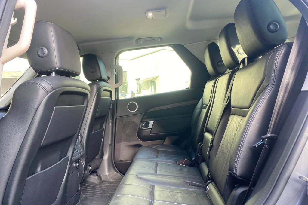 Land Rover Discovery 2017 фото 13