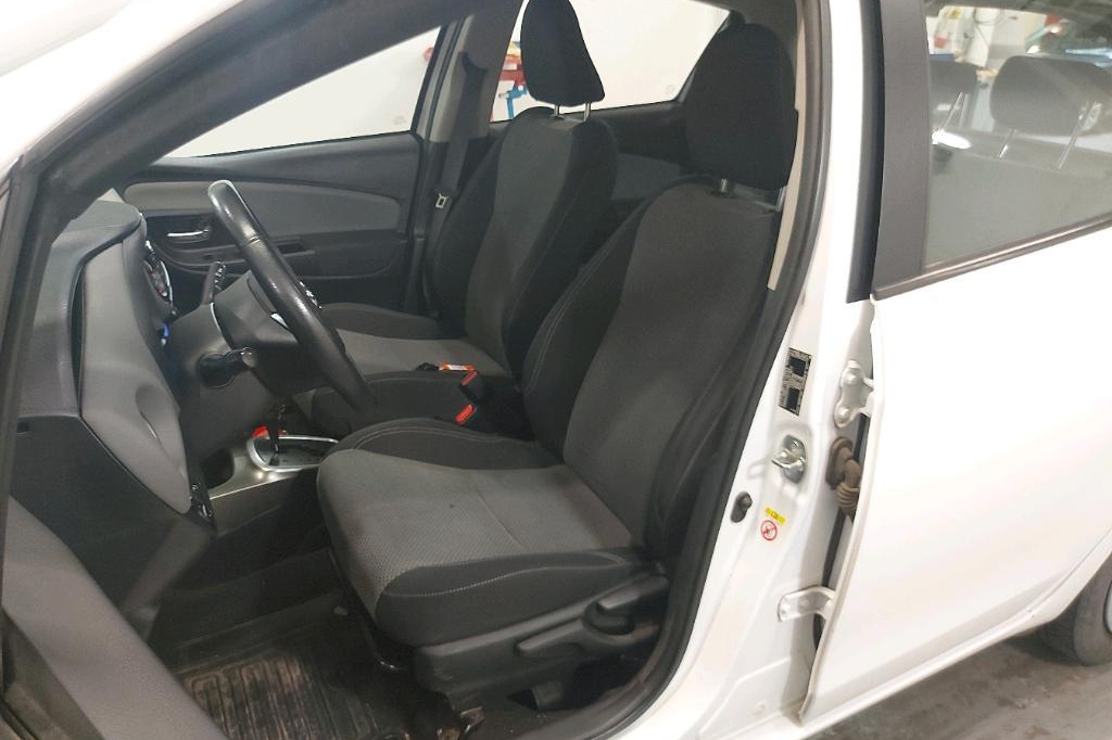 Toyota Yaris 2016 photo 17