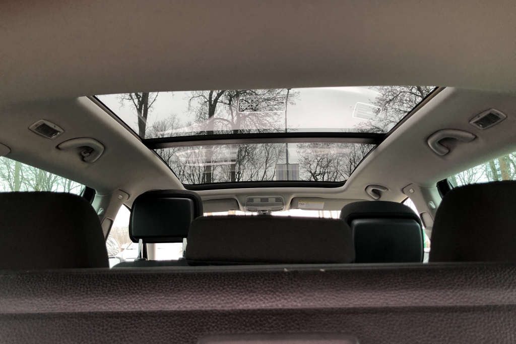 Volkswagen Passat B7 Panorama 2012 photo 21