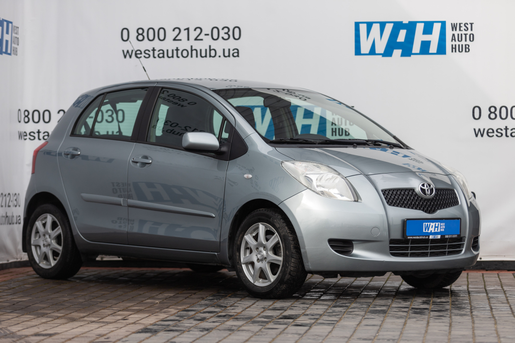 Toyota Yaris 2006 фото 2