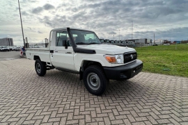 Toyota Land Cruiser 4x4 4.2D 2023 фото Toyota Land Cruiser 4x4 4.2D 2023 фото 2