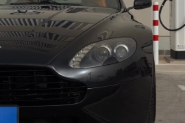 Aston Martin V8 Vantage 2006 фото Aston Martin V8 Vantage 2006 фото 2