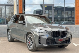 BMW X5 M60i 2024 фото BMW X5 M60i 2024 фото