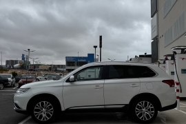 Mitsubishi Outlander 2017 фото Mitsubishi Outlander 2017 фото 4