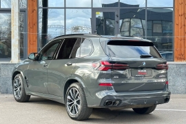 BMW X5 M60i 2024 фото BMW X5 M60i 2024 фото 4