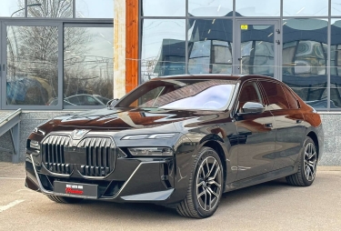 BMW 7 Series 740d 2024 фото 2