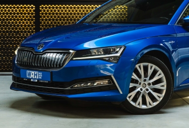 Skoda Superb Plug In Hybrid 2020 фото 2