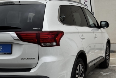 Mitsubishi Outlander 2017 photo 2