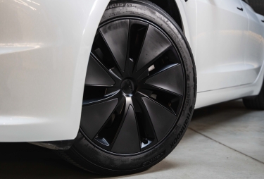 Tesla Model 3 2024 фото 2