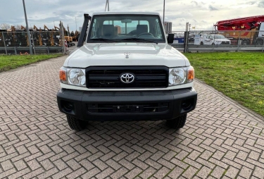 Toyota Land Cruiser 4x4 4.2D 2023 фото 1