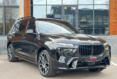 BMW X7 40d 2024 фото