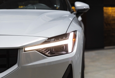 Polestar 2 2022 фото 2