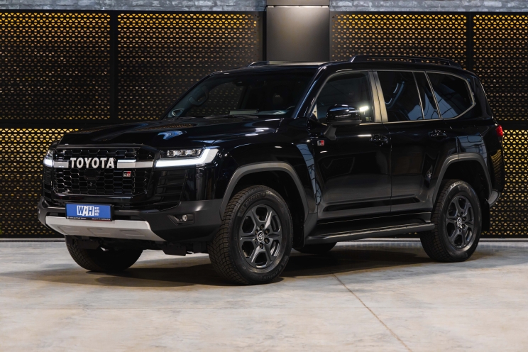 Toyota Land Cruiser GR 2023 photo
