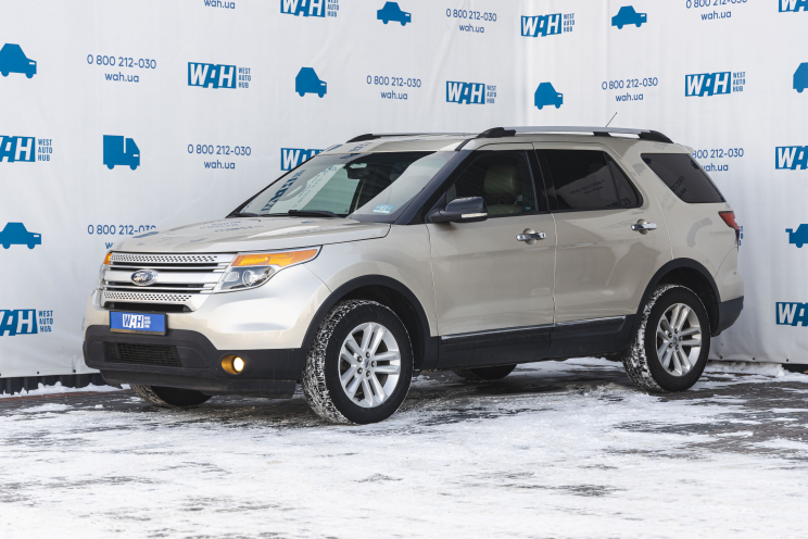 Ford Explorer XLT 2011 photo