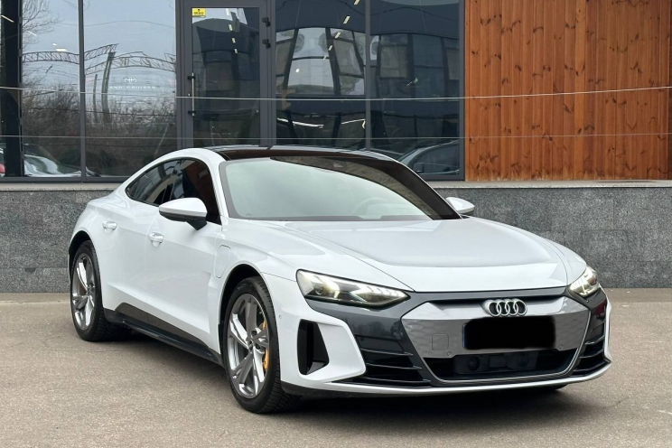 Audi RS e-tron GT 2021 фото