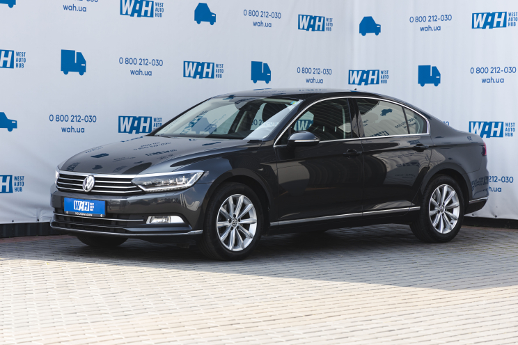 Volkswagen Passat R-Line 4Motion 2018 photo