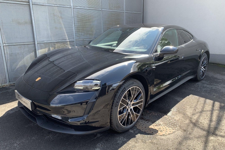 Porsche Taycan 2021 фото