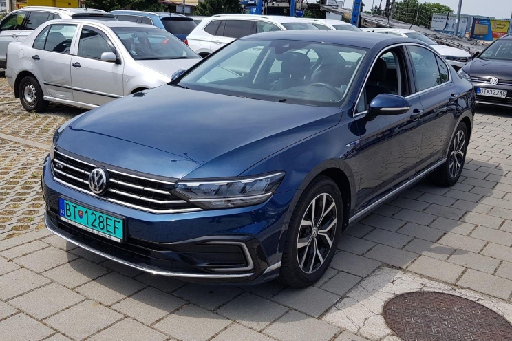 Volkswagen Passat GTE 2020 photo