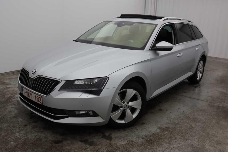 Skoda Superb Combi 2017 photo