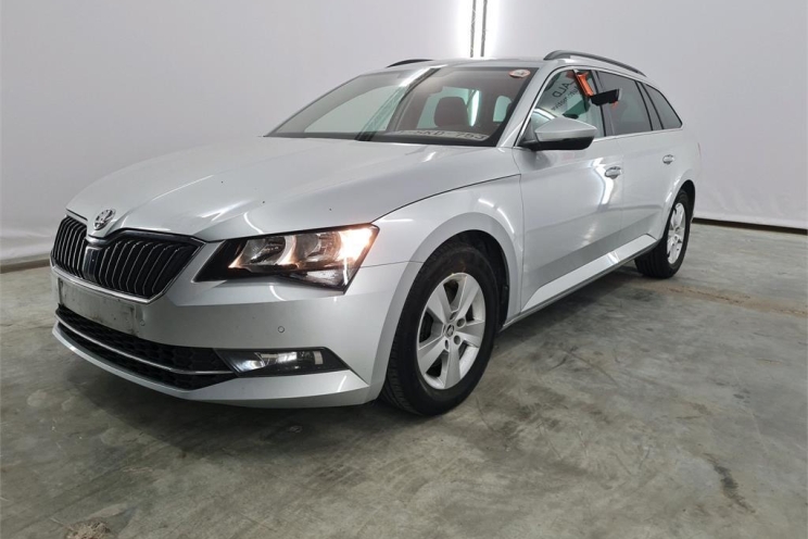 Skoda Superb Combi 2017 фото