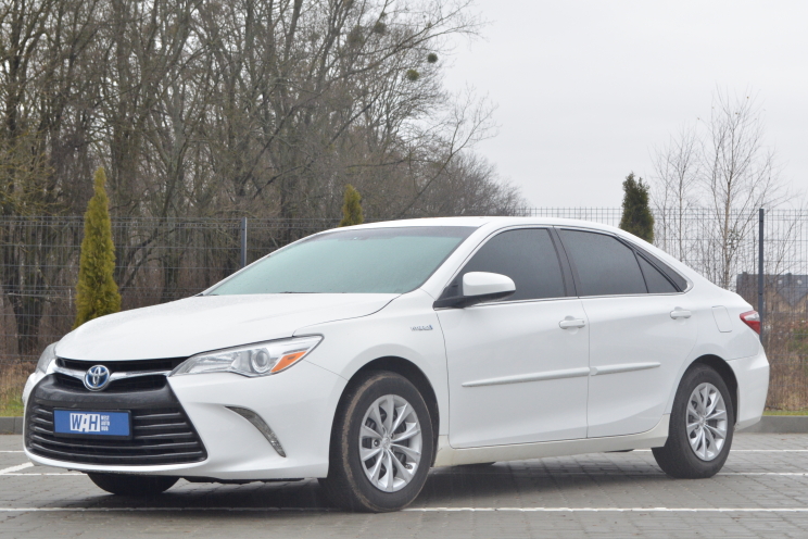 Toyota Camry HYBRID photo