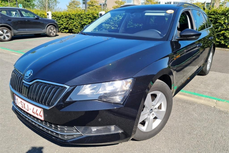 Skoda Superb Combi 2017 фото