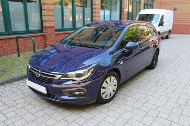 Opel Astra Sports Tourer 2017 photo