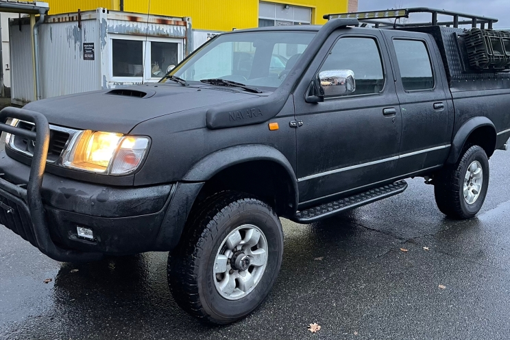 Nissan Navara 1999 photo