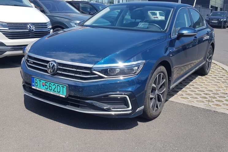 Volkswagen Passat GTE 2020 фото