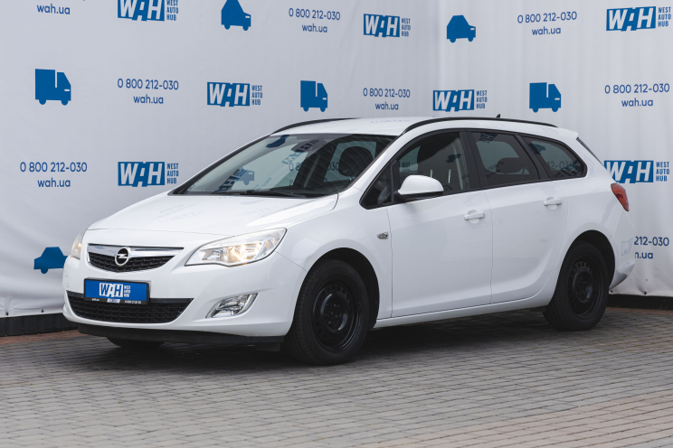 Opel Astra J 2011 фото