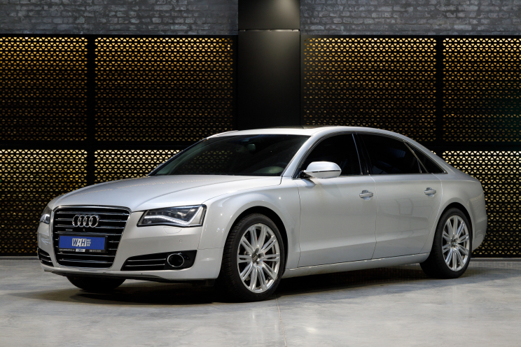 Audi A8 2014 photo