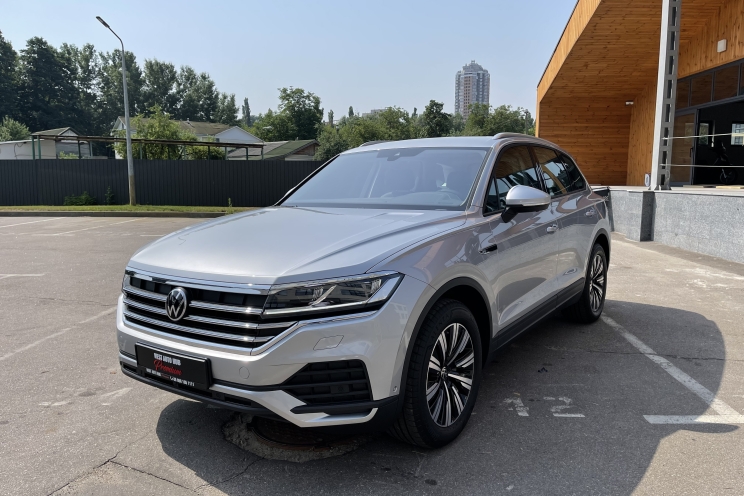 Volkswagen Touareg Silver 3.0TDI 2021 photo