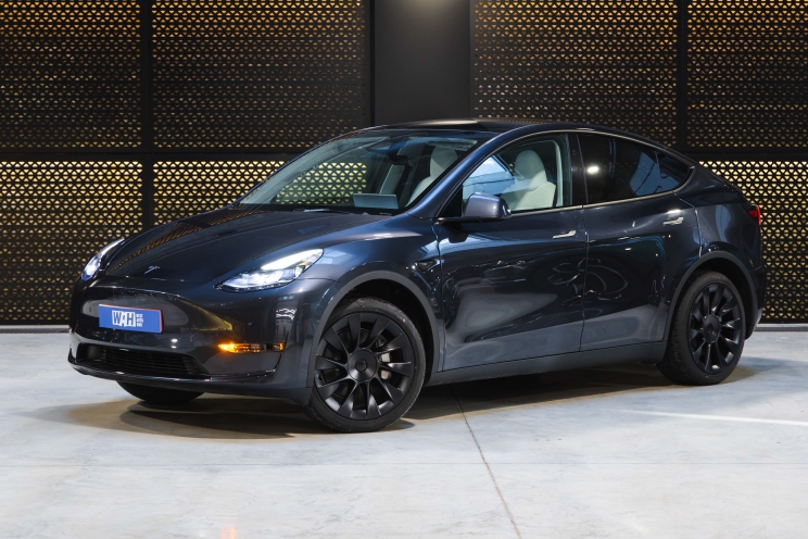 Tesla Model Y Long Range 2024 фото Tesla Model Y Long Range 2024 фото