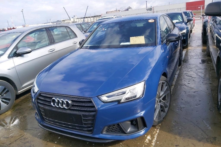 Audi A4 2019 photo