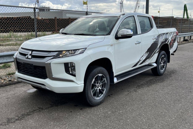 Mitsubishi L200 4x4 2.5D GLX Double Cab 2023 фото Mitsubishi L200 4x4 2.5D GLX Double Cab 2023 фото