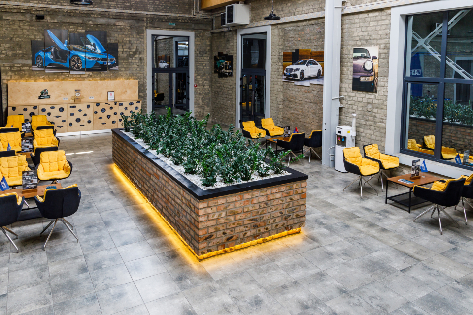 Сервіси для комфорту клієнтів на території West Auto Hub фото Сервіси для комфорту клієнтів на території West Auto Hub фото 1