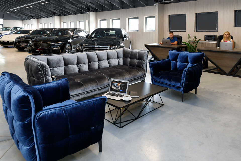 WEST AUTO HUB Premium is a treasure for connoisseurs of exclusive and premium cars photo WEST AUTO HUB Premium is a treasure for connoisseurs of exclusive and premium cars photo 2